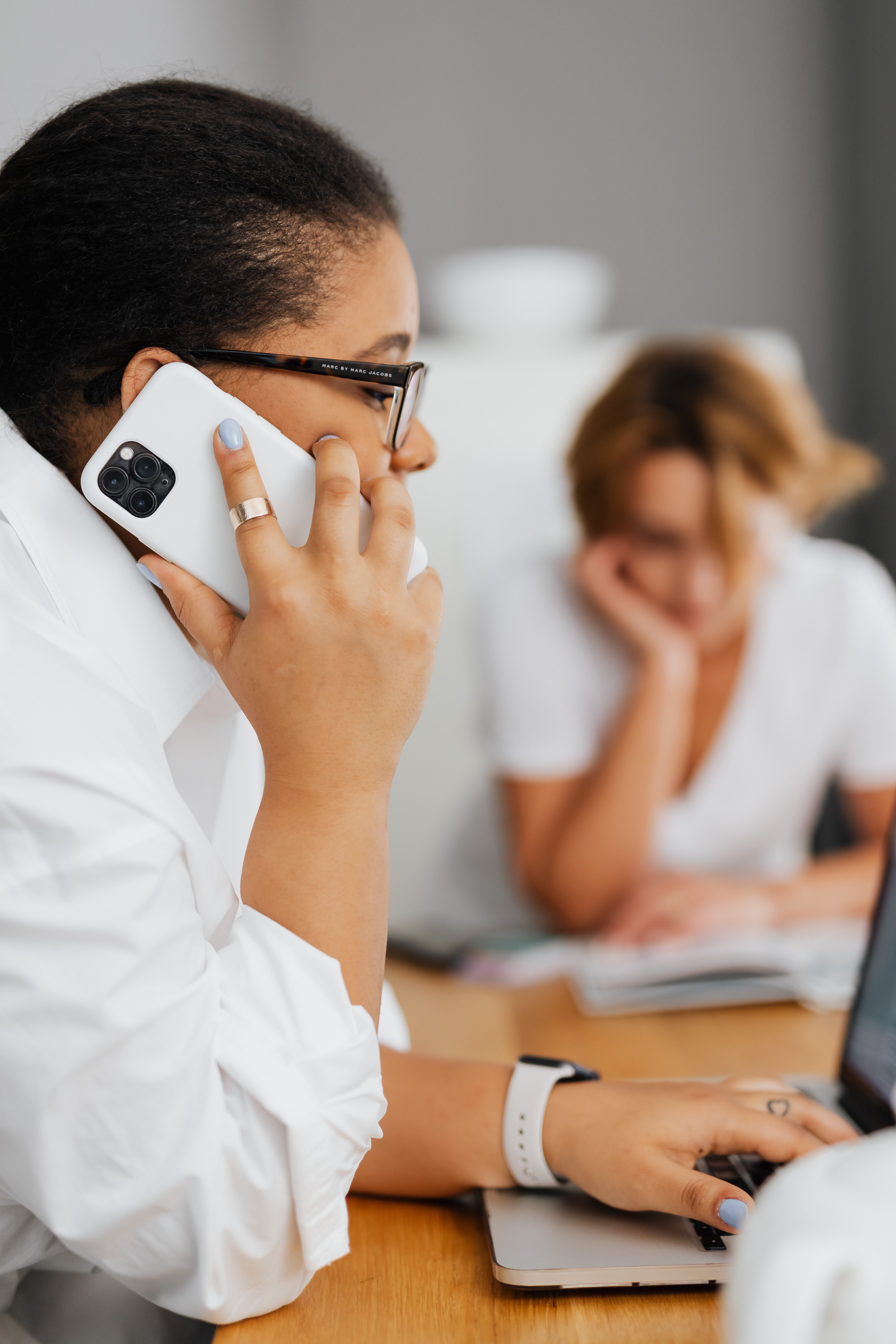 Assistance administrative par telephone